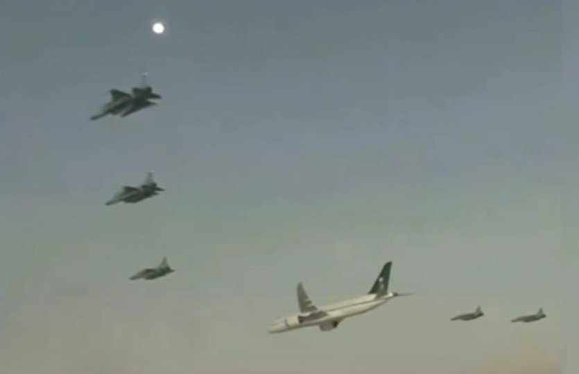 Momen Jet-Jet Tempur Pakistan Bentuk Perisai Lindungi Pesawat Delegasi Iran dari Seragan Israel