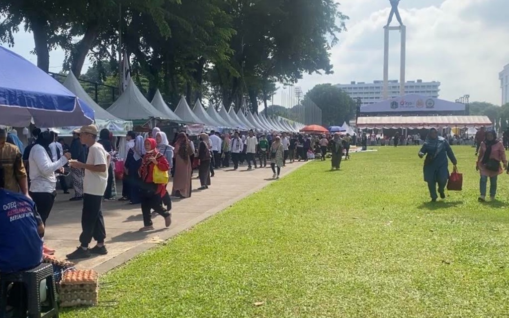 Penampakan Ribuan Orang Padati Lebaran Betawi 2026 di Lapangan Banteng