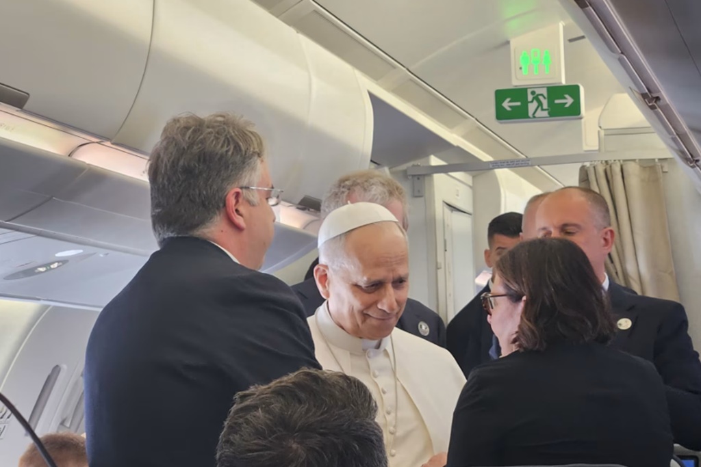 Paus Leo Balas Kritik Trump soal Perang Iran: Saya Tidak Takut dan Terus Lantang Dorong Perdamaian!