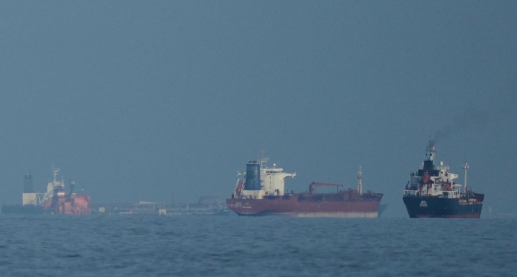 AS Blokade Selat Hormuz Mulai Hari Ini, Iran Beri Peringatan Keras 