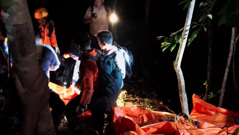 8 Ambulans Dikerahkan Evakuasi Korban Tewas Helikopter PK-CFX Jatuh di Sekadau