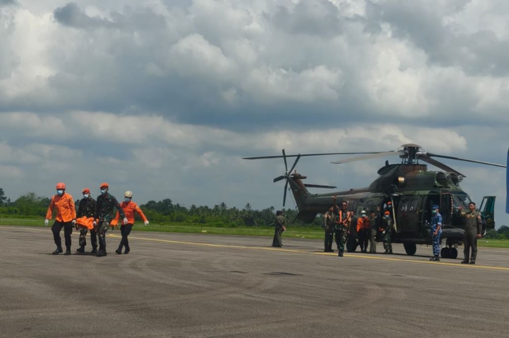 Identitas 8 Korban Tewas Helikopter Jatuh di Sekadau Kalbar, 2 Kru dan 6 Penumpang