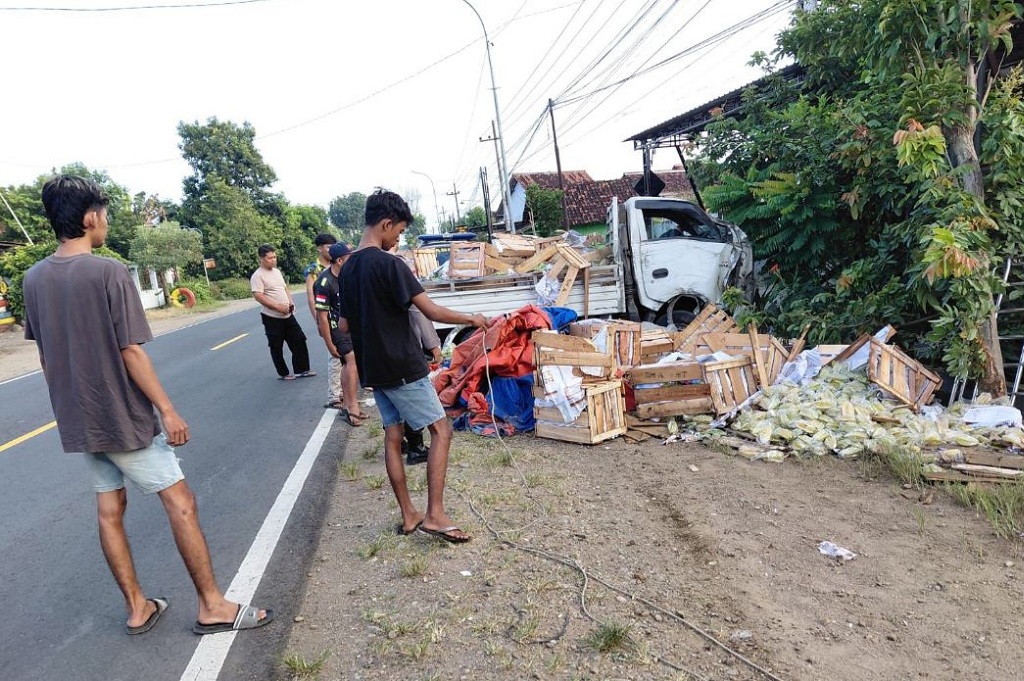 Kecelakaan Truk Tabrak Pagar Rumah di Ponorogo, Diduga gegara Ban Pecah