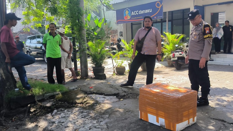 Kotak Misterius Hebohkan Warga Tulungagung, Setelah Dicek Polisi Isinya Mengejutkan