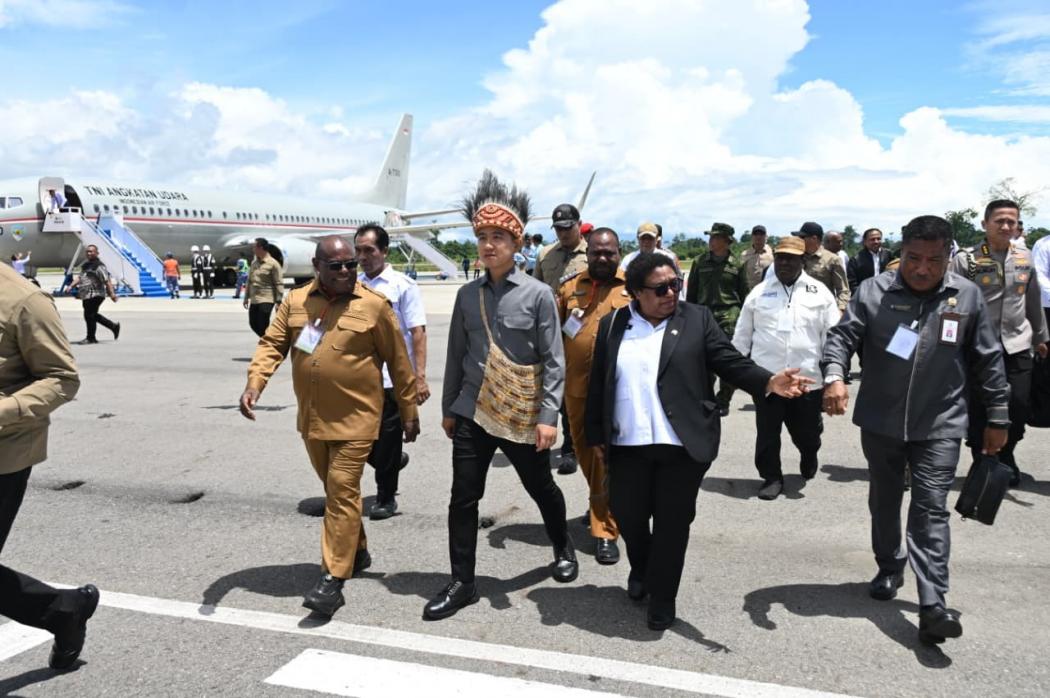 Wapres Gibran Tinjau Bandara Nabire, Dorong Akselerasi Konektivitas Udara di Papua
