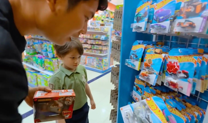 Ultah Bebas Ambil Apa Saja, Papoy Syok Lihat Total Belanja Abew