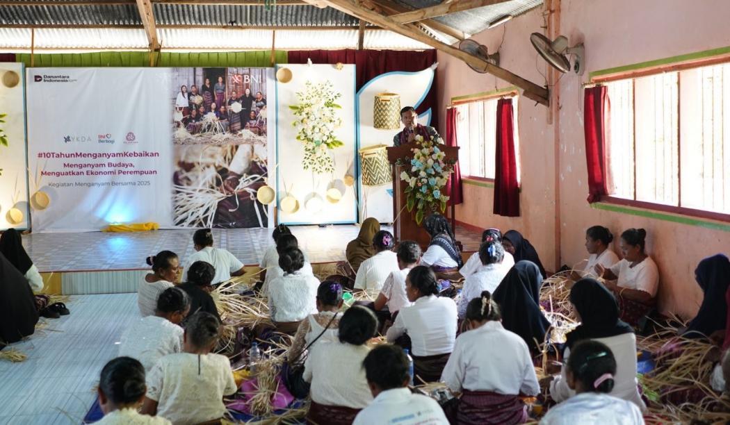 BNI Berdayakan 430 Perempuan NTT Lewat Program Anyaman Lontar