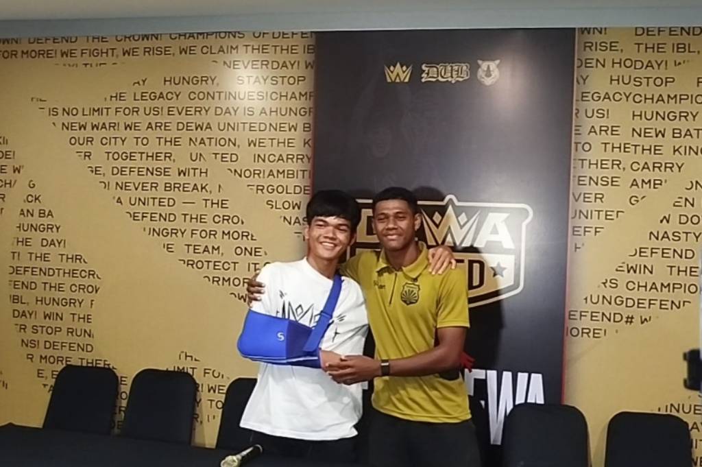 Tragedi Tendangan Kungfu di EPA U-20 Berakhir Damai, Fadly Alberto dan Raka Nurholis Saling Berangkulan