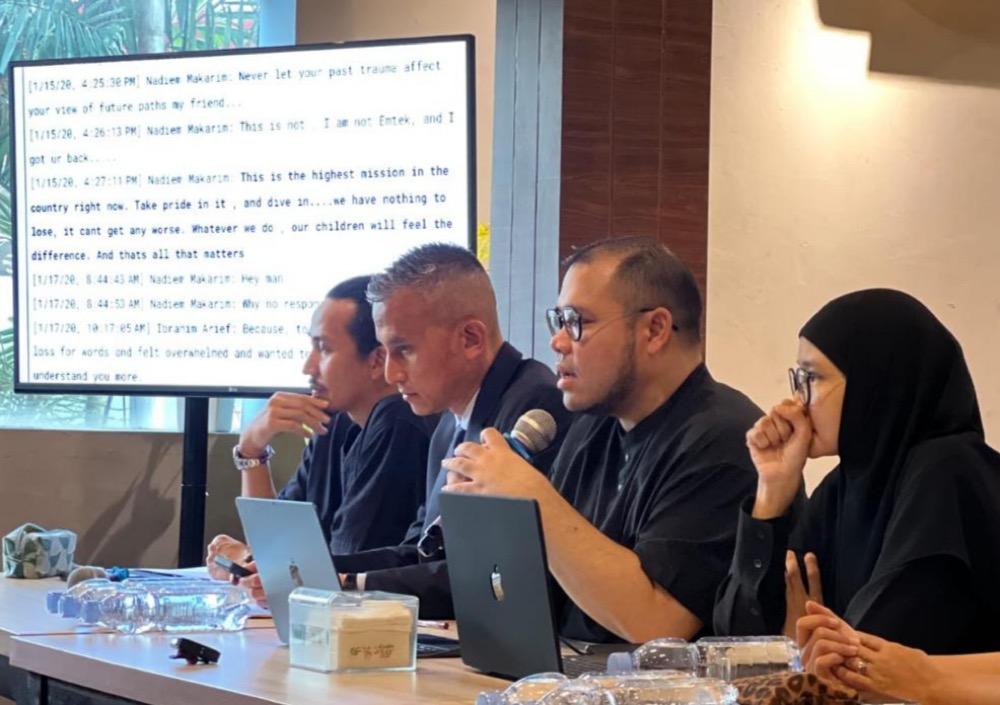 Dituduh Kroni, Ibrahim Arief Tunjukkan Chat WA Perdana dengan Nadiem