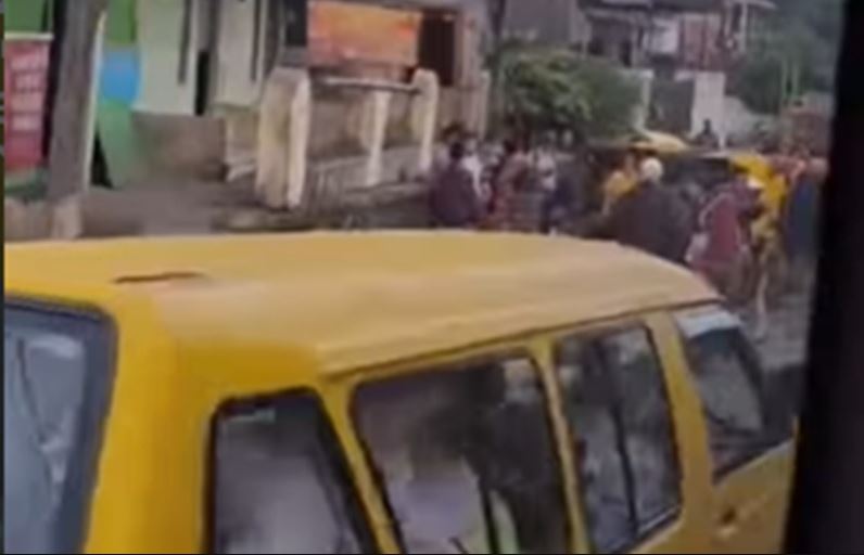 Kecelakaan Truk Tabrak Angkot di Bandung Barat, 11 Orang Luka-Luka