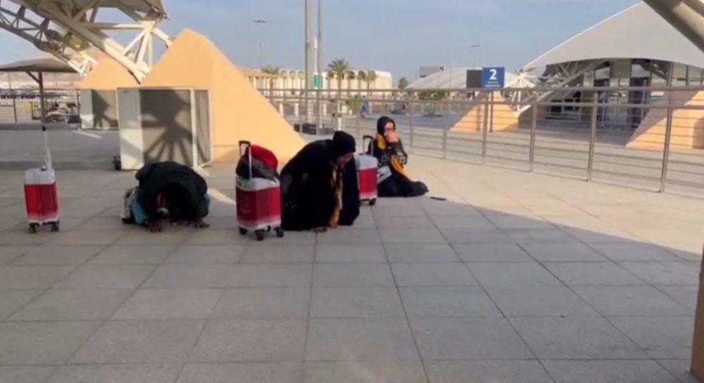 Jemaah Haji RI Disambut Meriah di Madinah, Langsung Sujud Syukur