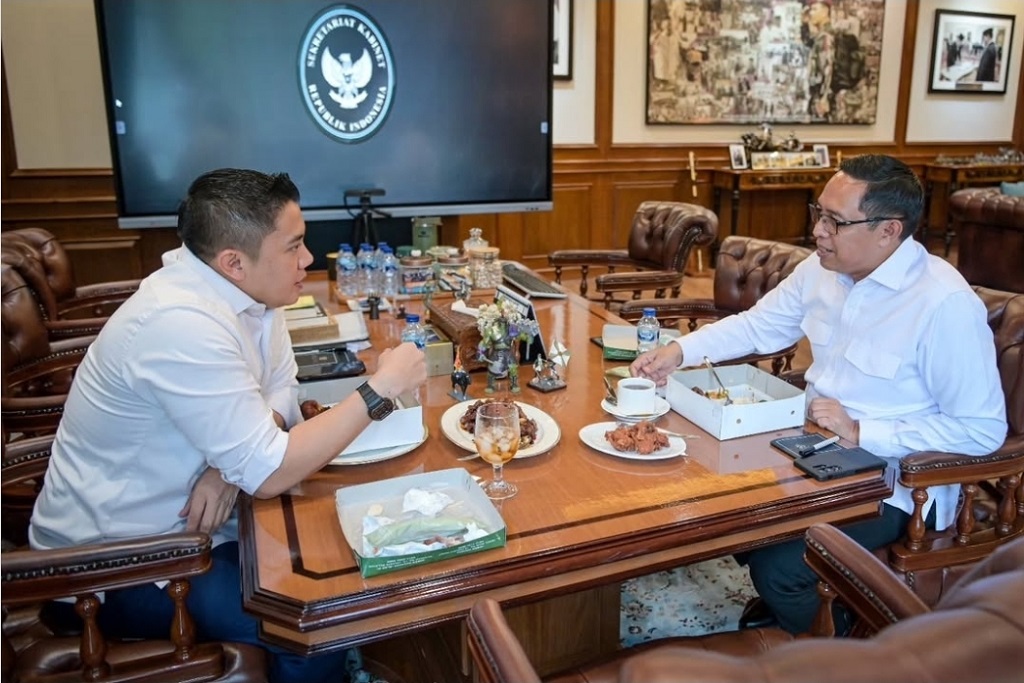 Hasan Nasbi Diajak Makan Siang Seskab Teddy Sambil Diskusi, Bahas Apa?