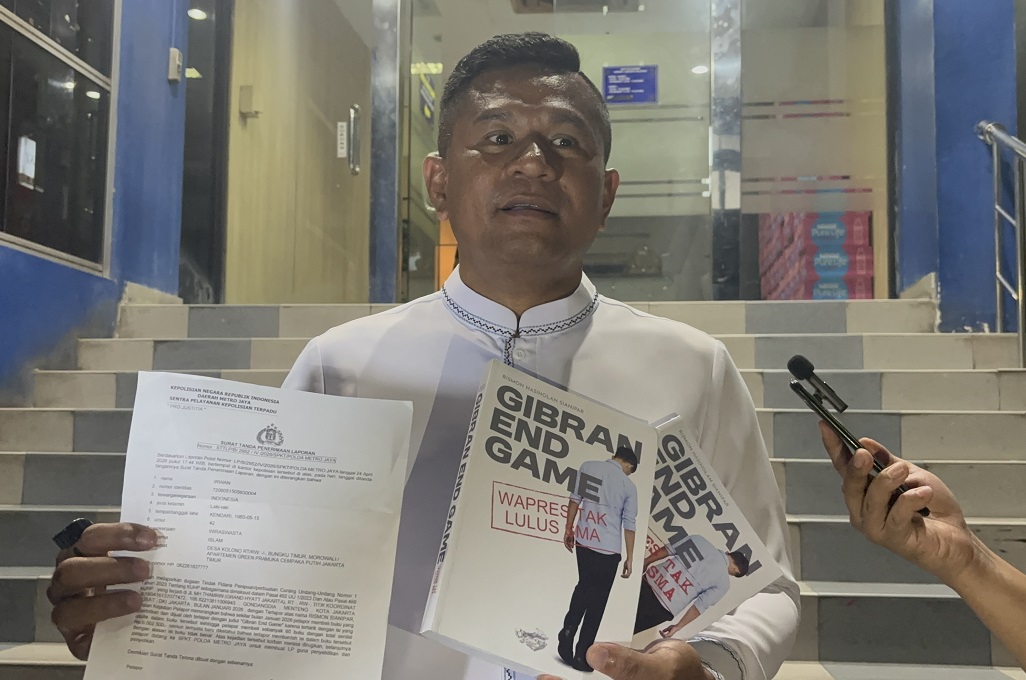 Rismon Sianipar Dipolisikan Pembeli Buku Gibran End Game terkait Dugaan Penipuan