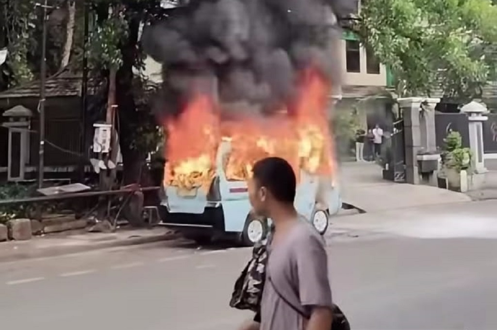 Kronologi Sopir Angkot Dibakar di Tanah Abang gegara Ribut soal Ngetem