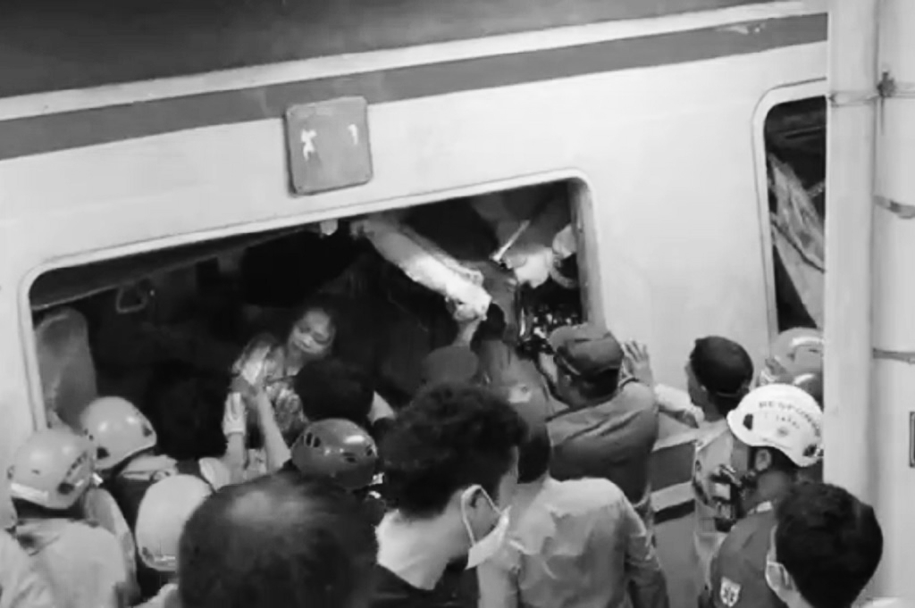 KA Argo Bromo Tabrak KRL di Bekasi, Korban Terjepit di Rangkaian Gerbong