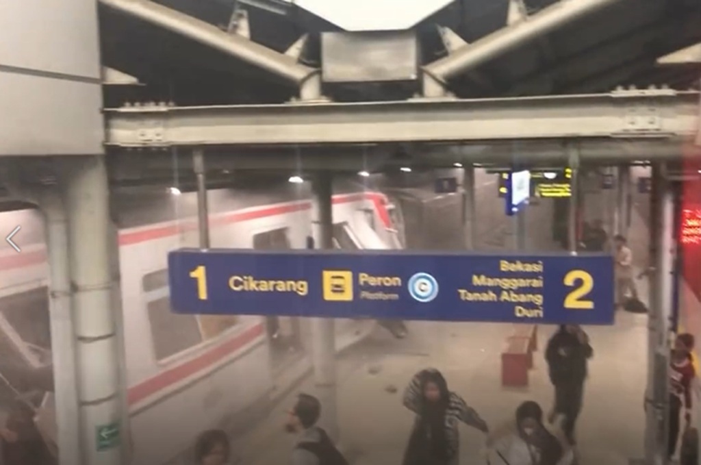 KRL Commuter Line dan KA Argo Bromo Tabrakan di Bekasi, Sejumlah Penumpang Luka-luka