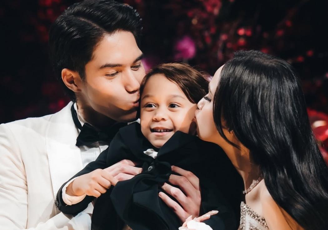 Potret El Rumi dan Syifa Hadju Cium Abang L di Resepsi Pernikahan, Gemas Maksimal!