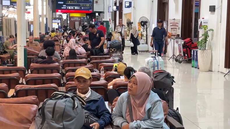 Tabrakan Kereta di Bekasi, Penumpang di Stasiun Tugu Yogyakarta Ajukan Pembatalan Tiket