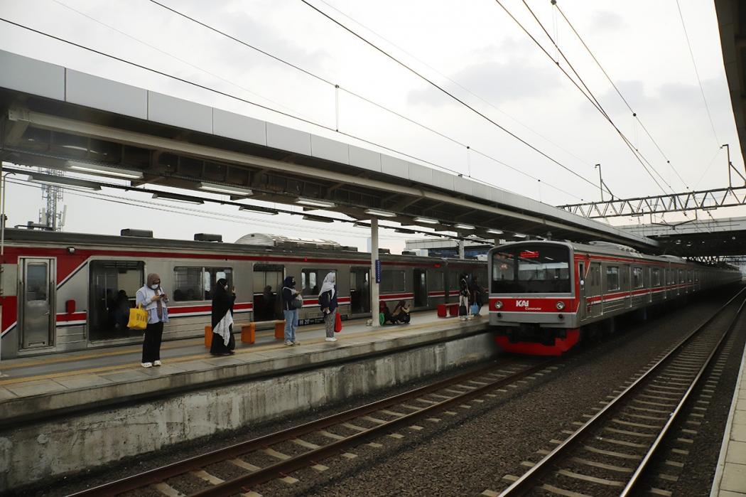 KRL Lintas Tangerang Terlambat, Ada Kebakaran Dekat Rel Stasiun Rawa Buaya-Batuceper