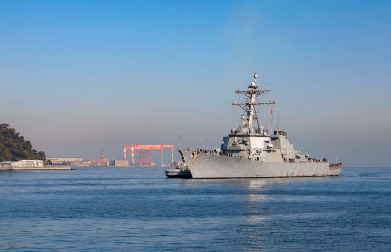 Kapal Perang AS USS Higgins Terbakar saat Jalankan Misi di Indo-Pasifik