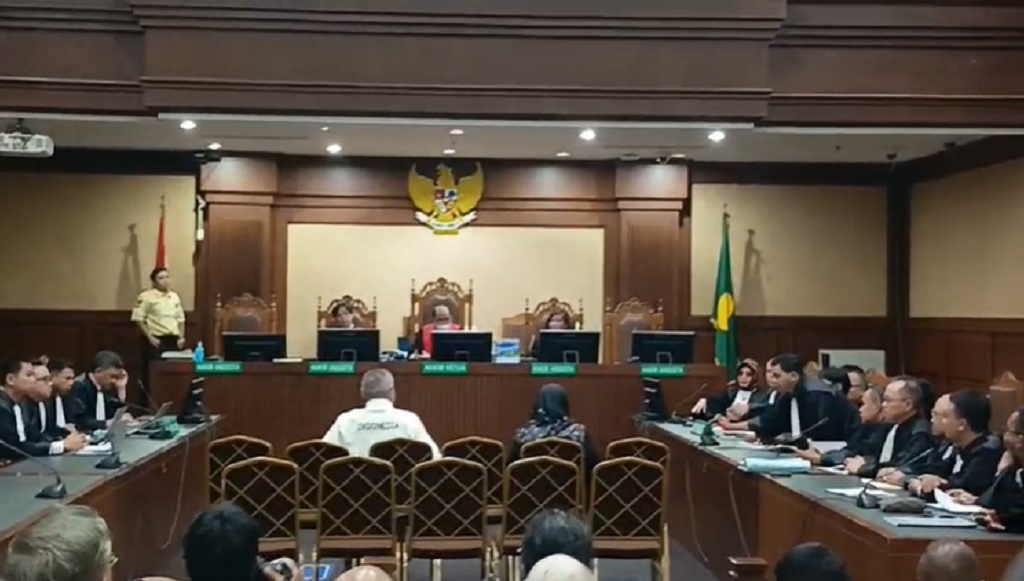 Tok! 2 Terdakwa Kasus Korupsi LNG Divonis 3,5 dan 4,5 Tahun Penjara