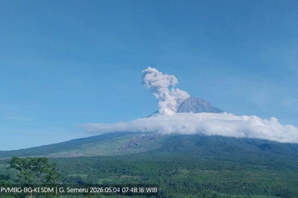 Gunung Semeru 11 Kali Meletus Hari Ini, Semburkan Abu Vulkanik 1.200 Meter