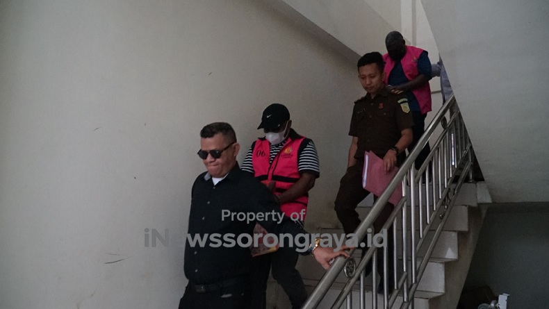 5 Jam Diperiksa, 6 Tersangka Korupsi Pengadaan DPRD Papua Barat Daya Langsung Ditahan