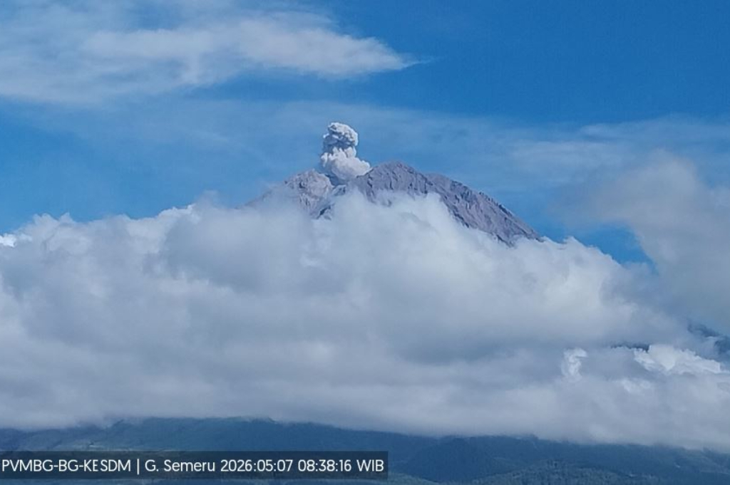 Gunung Semeru Meletus Hari Ini, Muntahkan Abu Vulkanis Setinggi 600 Meter