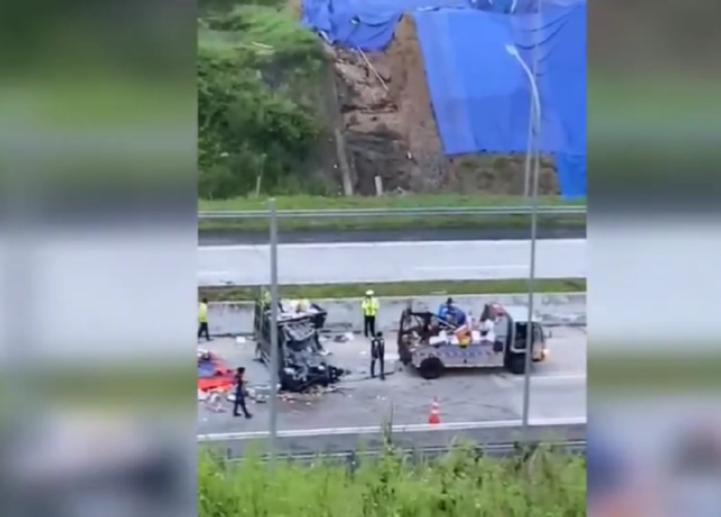 Kecelakaan Maut Pikap Tabrak Truk di Tol Cisumdawu Sumedang, 1 Orang Tewas