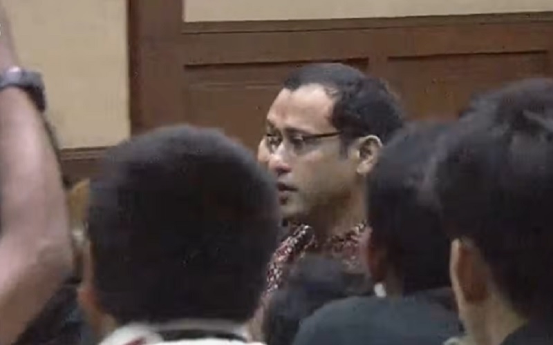 Nadiem Makarim Nangis di Pelukan Istri usai Dituntut 18 Tahun Penjara dalam Kasus Korupsi Laptop