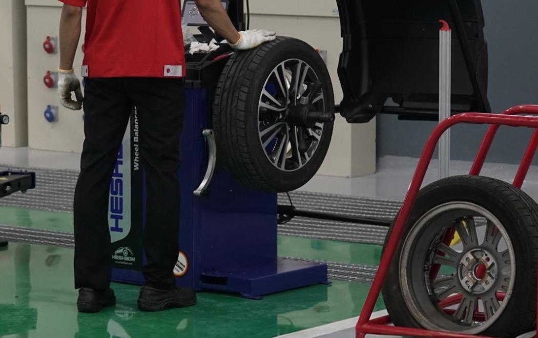 Kapan Saatnya Rotasi Ban, Spooring, dan Balancing? Ini Tandanya Jangan Diabaikan