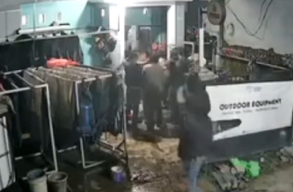 Brutal! Komplotan Pemuda Serang 3 Penjaga Rental Tenda di Gowa, Korban Trauma