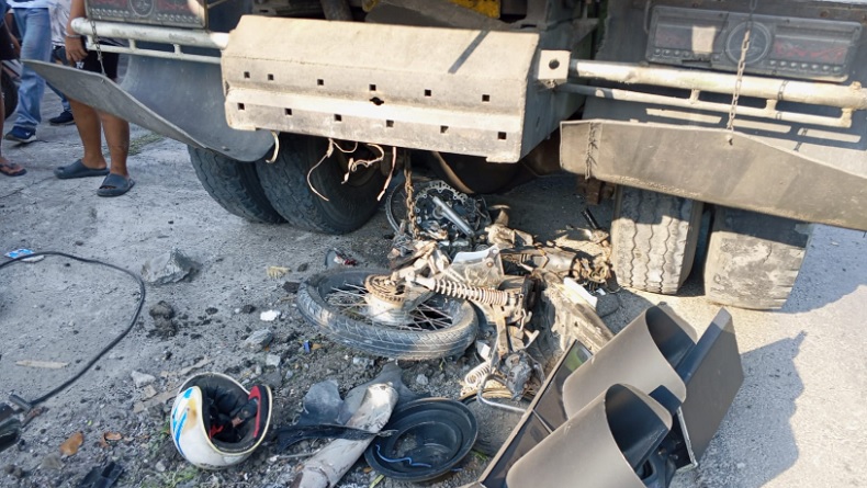 Mengerikan! Truk Tronton Tabrak Pemotor hingga Tewas di Jalur Babat-Lamongan