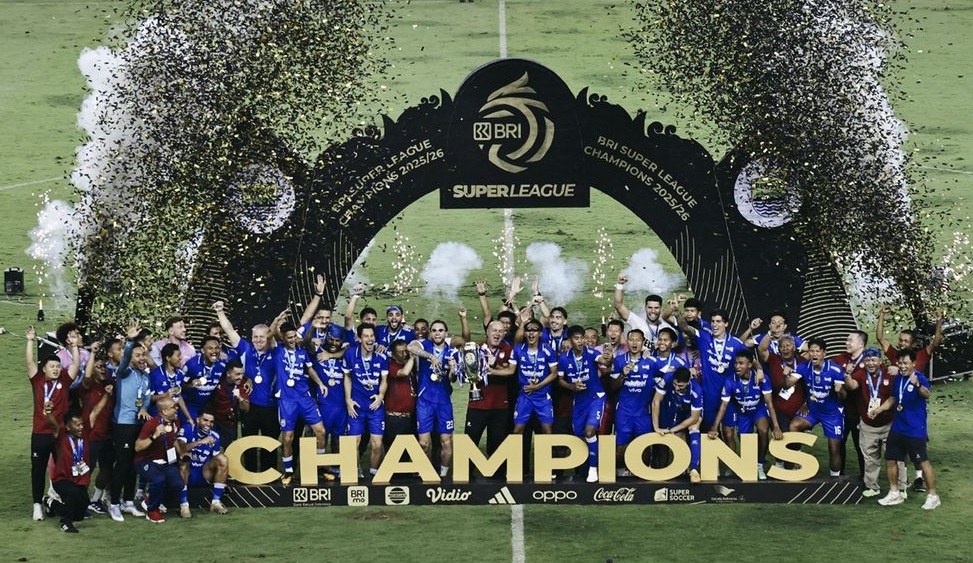 Persib Hattrick Juara Super League 2025-2026, Persija Angkat Topi