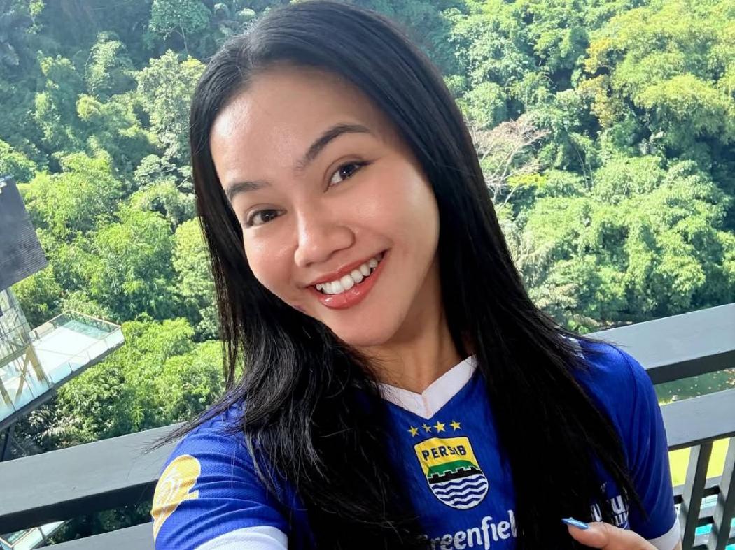 Yura Yunita Rayakan Persib Juara Super League 2026: Hattrick Euy!