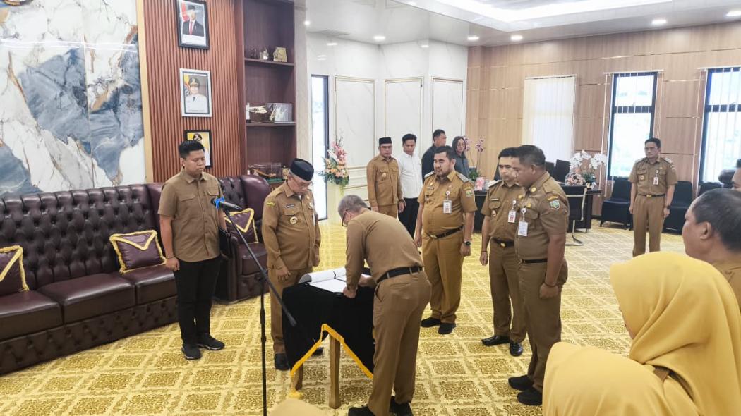 Bupati Rusli Lantik Sejumlah Pejabat di Lingkungan Pemkab Kotabaru 