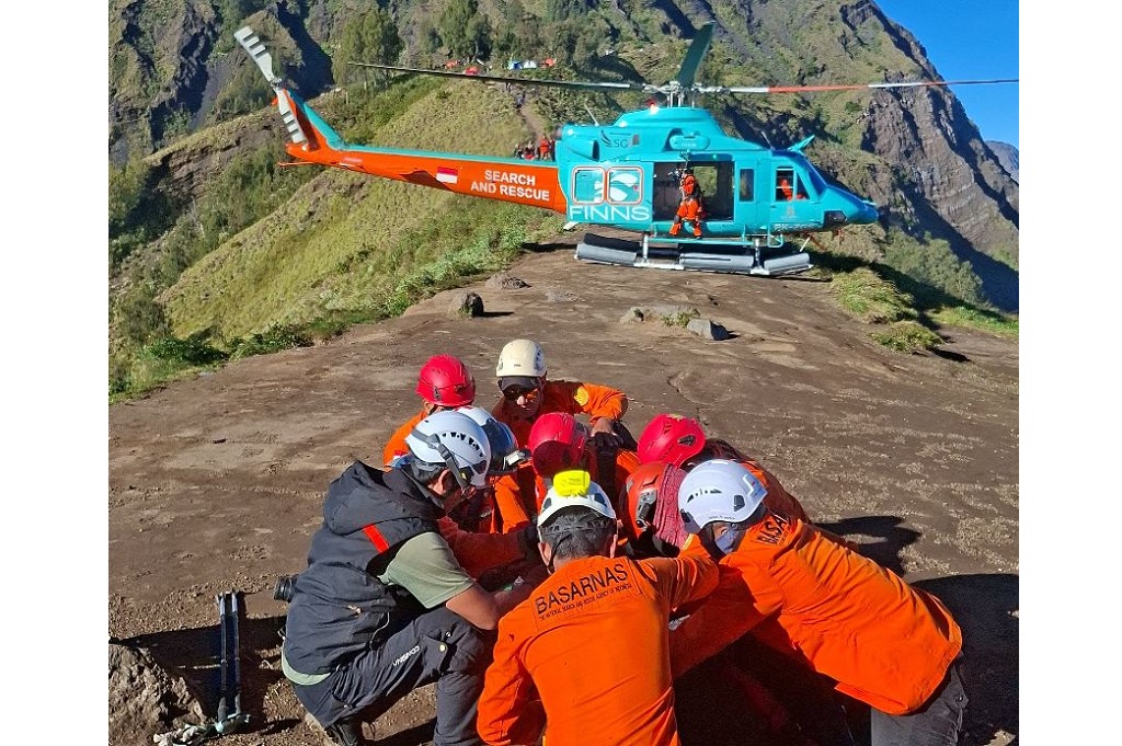 Pendaki Malaysia Jatuh di Gunung Rinjani, Dievakuasi Helikopter usai Terjebak Kabut