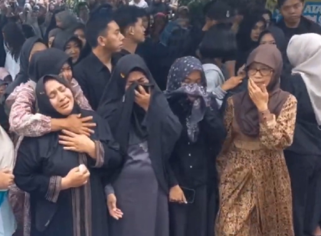 Satu Keluarga Tewas saat Glamping di Temanggung Dimakamkan Berdampingan