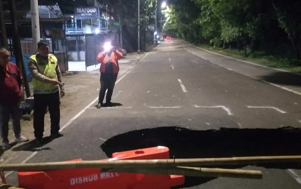 Polisi Terapkan Rekayasa Lalin di Lenteng Agung akibat Jalan Amblas