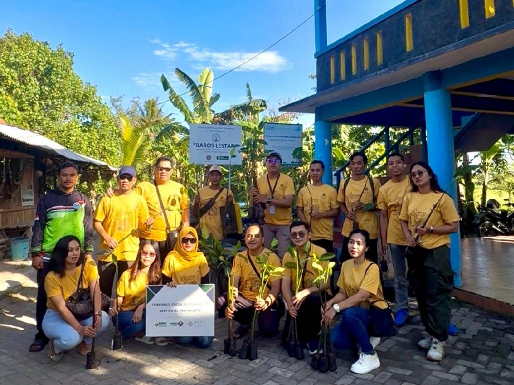 Tanam 100 Mangrove di Pantai Baros, Next Hotel Yogyakarta dan MNC Peduli Bergerak Lawan Abrasi