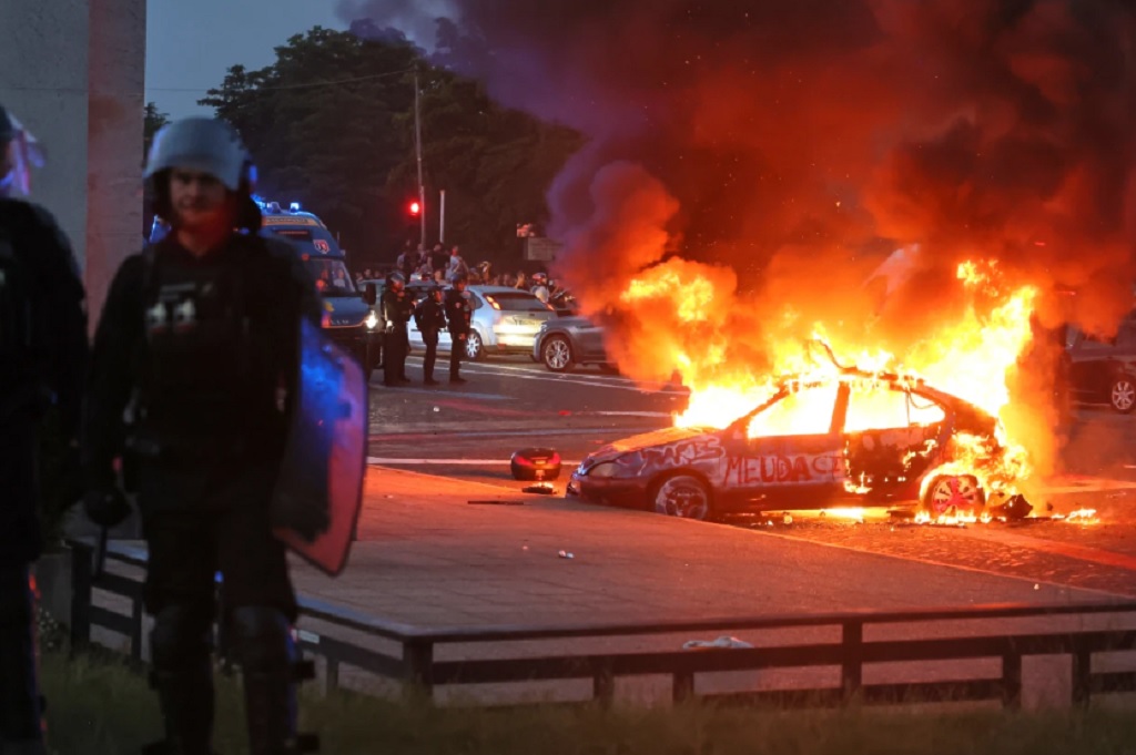PSG Juara Liga Champions, Suporter di Paris Malah Rusuh hingga Bakar Mobil