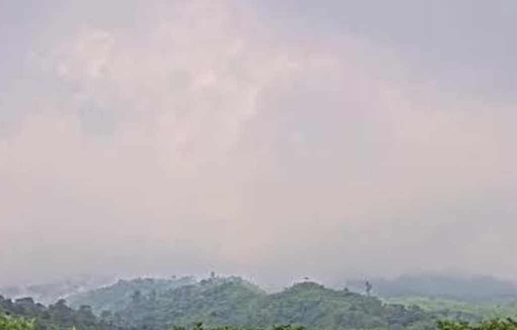 Gunung Merapi Luncurkan Awan Panas Guguran Siang Ini, Status Level III Siaga