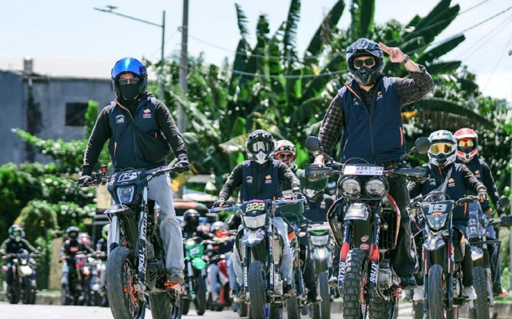 Komunitas Motor Supermoto Touring Lintas Sulawesi, Jelajahi Bantimurung hingga Leang-Leang