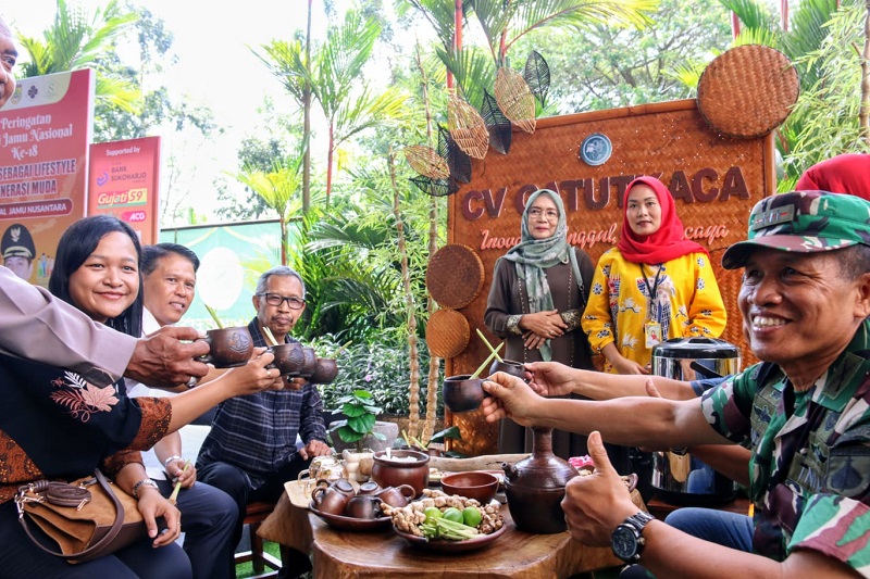 Buat 5 Resep Inovasi, Syariah Hotel Solo Kenalkan Jamu lewat Welcome Drink
