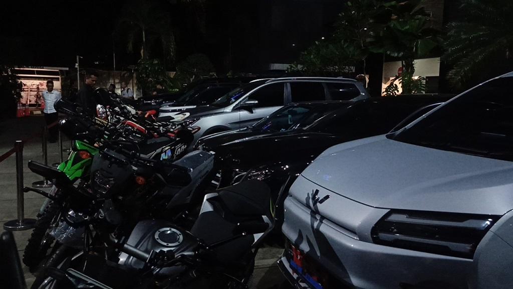Barang Bukti OTT KPK di Imigrasi Jakarta Barat: 22 Kendaraan hingga Ratusan Gram Logam Mulia