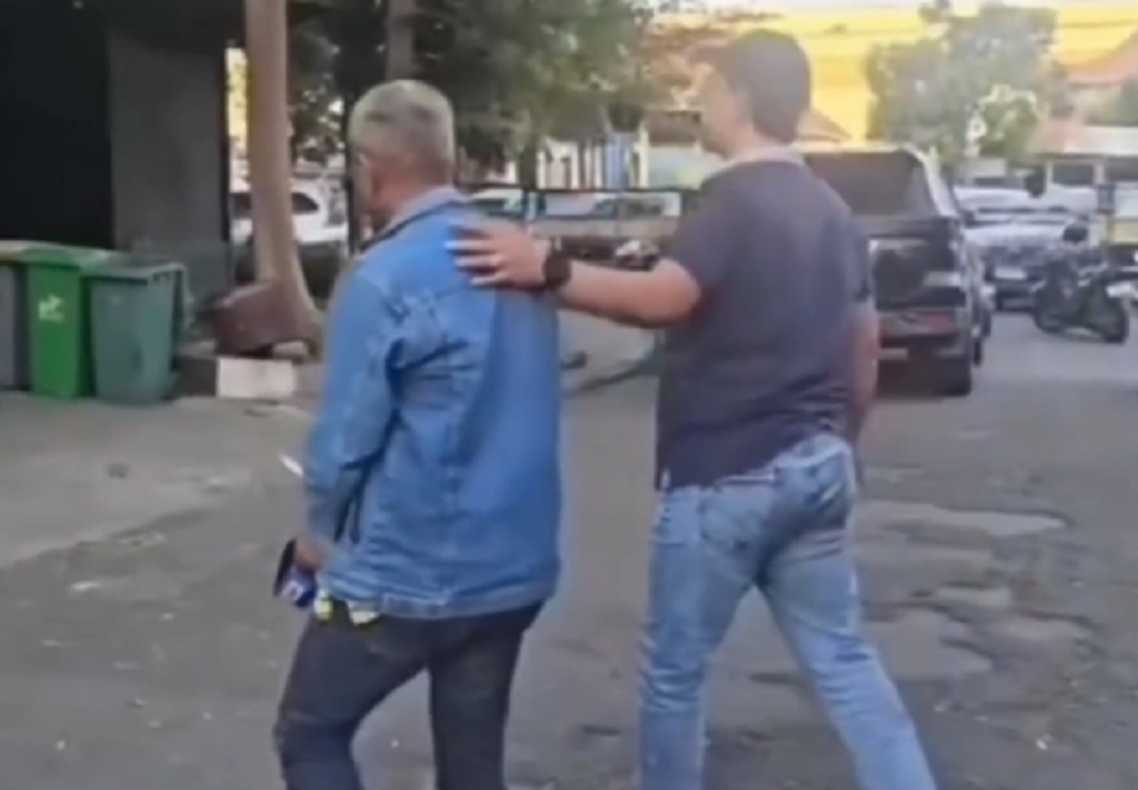 Viral Kakek Curi Tiang Rambu Dishub di Surabaya, Ditangkap usai Buron ke Lamongan