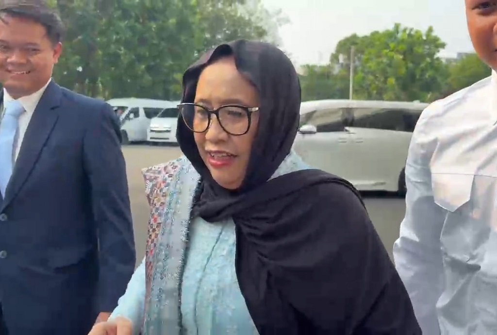 Nanik S Deyang Tiba di Istana jelang Dilantik Jadi Kepala BGN, Pakai Kebaya Biru