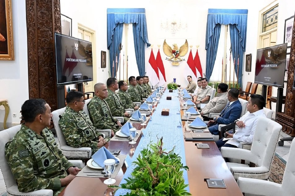 Prabowo Bertemu Panglima dan Para Kepala Staf TNI, Dapat Kabar Baik Pembangunan di Papua