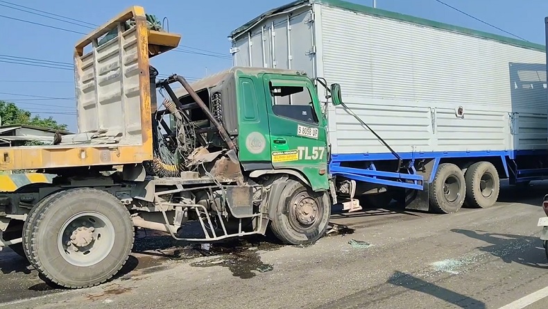 Kecelakaan Beruntun 3 Kendaraan di Ringroad Tuban Dipicu Motor Nyeberang Mendadak