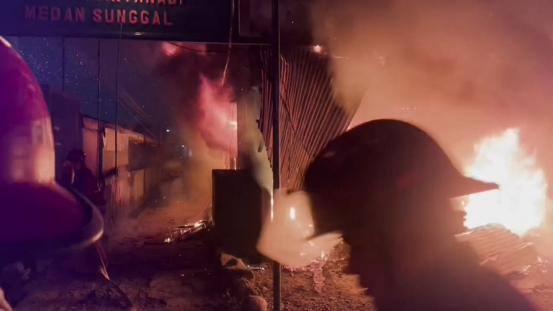 Ruko Penjual BBM Eceran dan Elpiji di Medan Terbakar, 2 Penghuni Sempat Terjebak